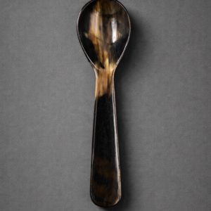 lingura din corn natural handmade pentru servire desert bucatarie premium