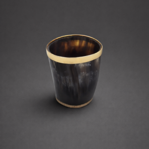 Pahar din corn natural handmade pentru whisky, design premium viking